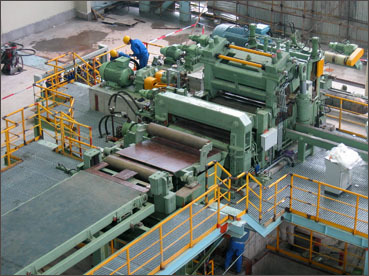 寶鋼不銹帶鋼工程新里程碑 平整機(jī)牌坊精準(zhǔn)安裝就位，助力高端不銹鋼生產(chǎn)