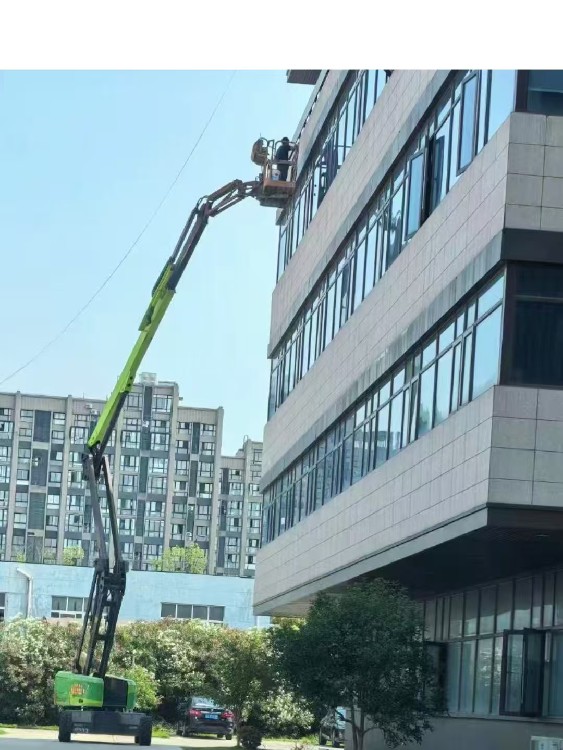 高效安全，靈活便捷——上海昭晨機(jī)械設(shè)備租賃在嘉定區(qū)的16米曲臂車(chē)租賃與弱電安裝服務(wù)解析
